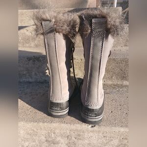 Sorel Women's Gray and Black Winter Boots